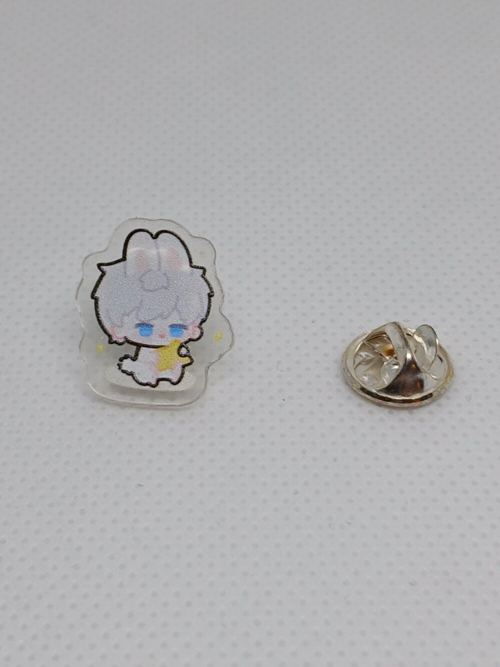 NWOT BUNNY XAVIER LOVE AND DEEPSPACE PIN BROOCH KAWAII MOBILE GAME CHARACTER P15